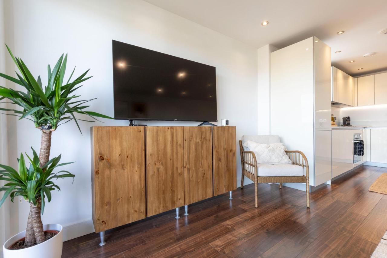 Modern Luxe Apt Just 10 Mins From Tower Bridge! Easy Access To Tube And Bus Londres Extérieur photo